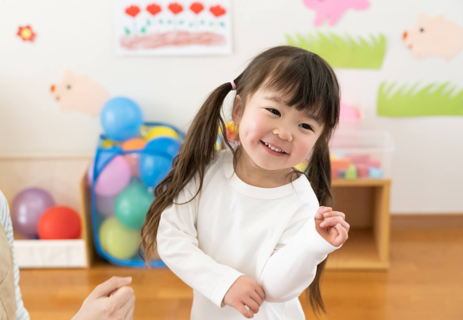 リズムダンスをする女の子の写真