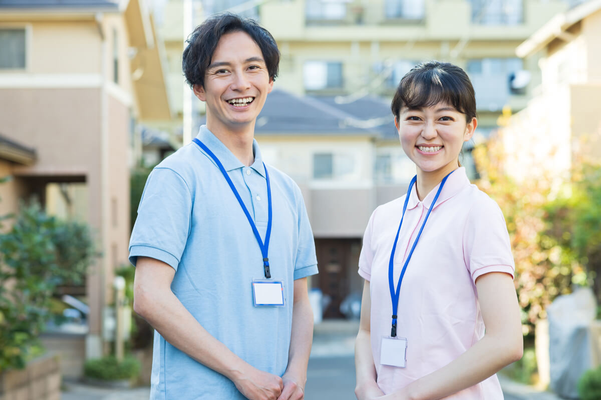 男女スタッフの写真